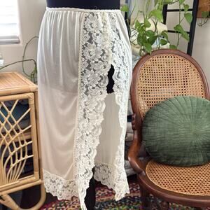 Vintage 70s Henson Kickernick Ivory Lace Trim High Slit Elastic Waist Half Slip